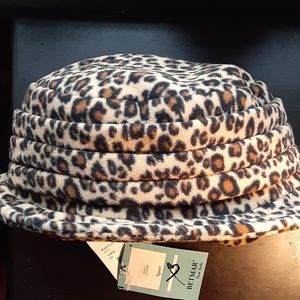Betmar NY Fleece Bucket Hat Leopard Print